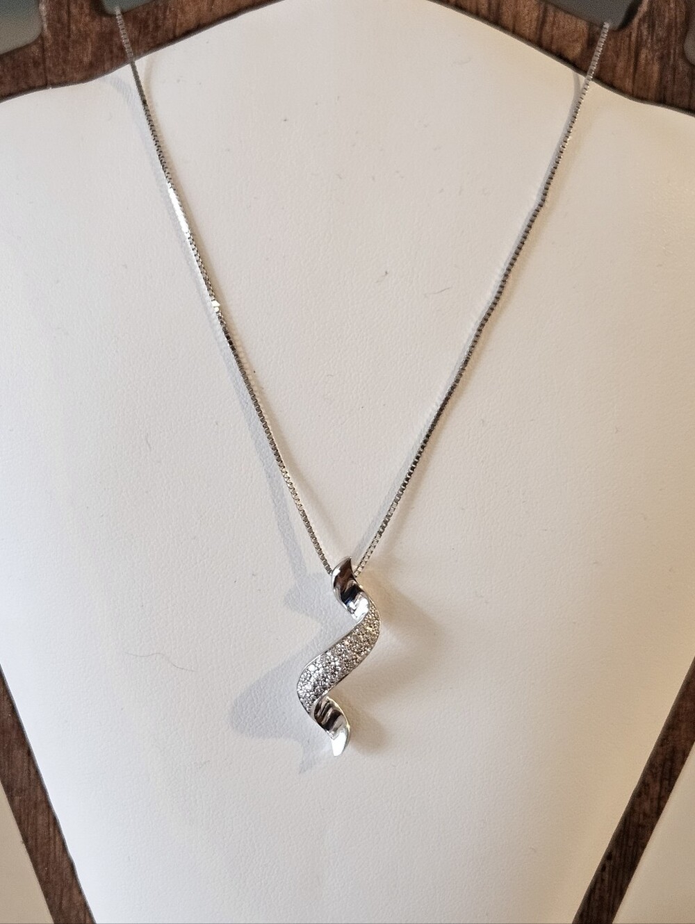 Solid 14k 585 White Gold Pave Diamond Modern Twist Pendant Box Necklace 16"
